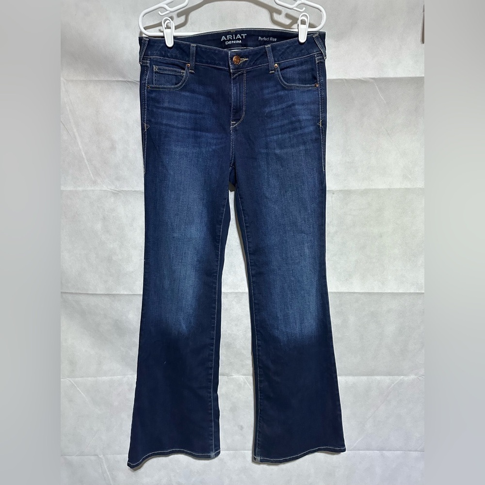 ARIAT Jeans Womens Sz 31 Long Blue Denim Real Perfect Rise Flare Nashville EEUC!